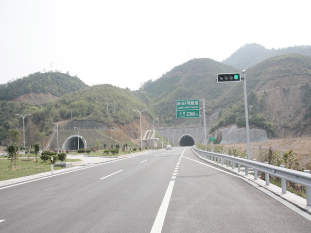 泉三高速嶺頭1號隧道